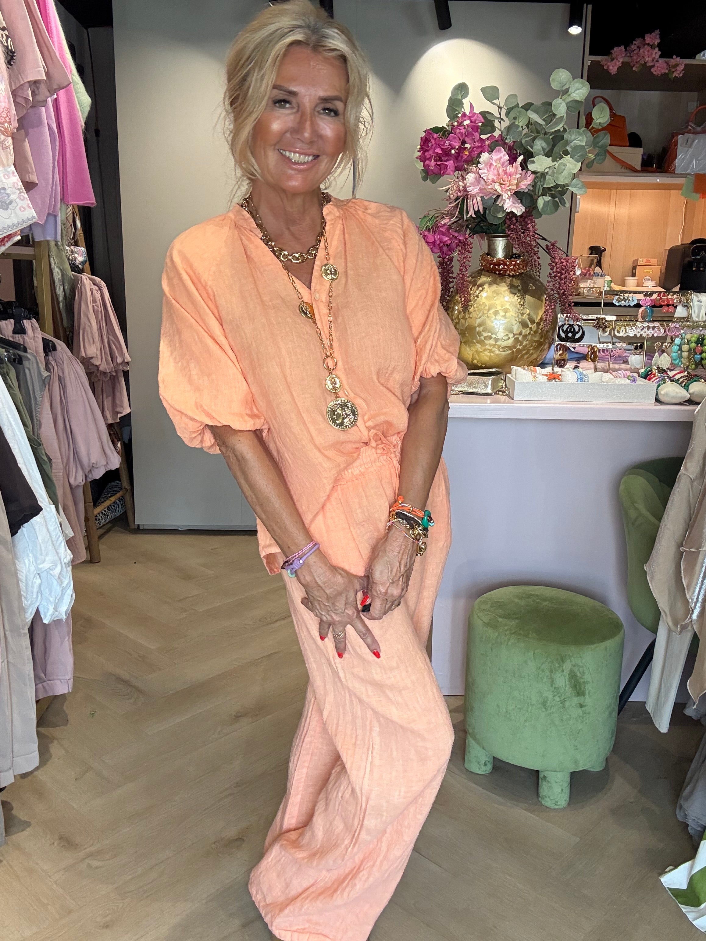 Bluse aus Leinen mit Pfirsichfarbe und Ballonärmeln